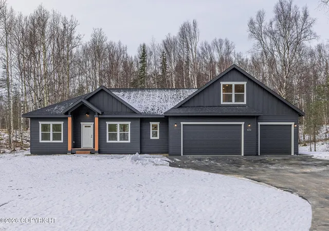 1st image of 10006 E Vista Ridge Cir, Palmer, AK 99645 | MLS# 26-4315