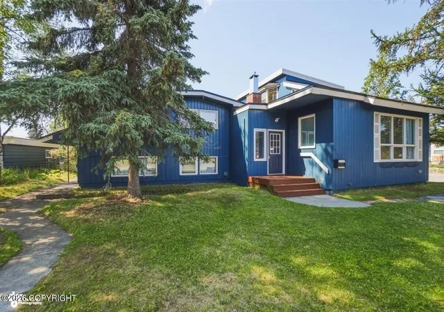 Photo 1 of Single family home for sale at 1504 Airport Hts Dr, Anchorage, AK 99508 | MLS# 26-8668 | Listing updated on 2026-10-03