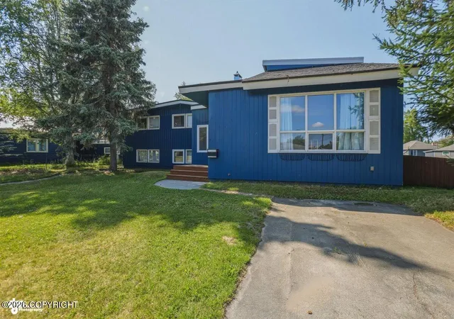 Photo 2 of Single family home for sale at 1504 Airport Hts Dr, Anchorage, AK 99508 | MLS# 26-8668 | Listing updated on 2026-10-03