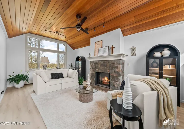 4th image of 3840 Delwood Pl, Anchorage, AK 99504 | MLS# 26-5767