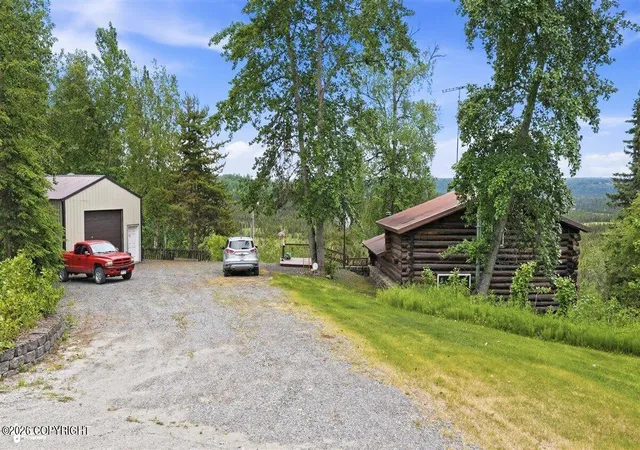 Photo 3 of Single family home for sale at 41611 Tischer Ave, Soldotna, AK 99669 | MLS# 26-9732 | Listing updated on 2026-10-09