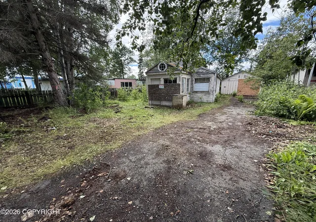 Photo 2 of Sale Pending at 3508 Willow St, Anchorage, AK 99517 | MLS# 26-6524 | Listing updated on 2026-07-27