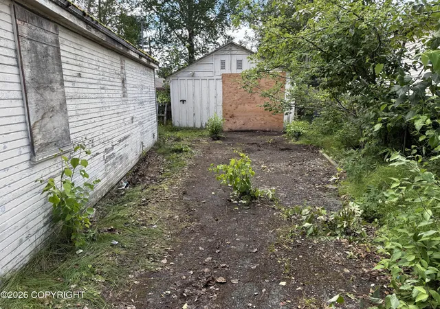 Photo 3 of Sale Pending at 3508 Willow St, Anchorage, AK 99517 | MLS# 26-6524 | Listing updated on 2026-07-27