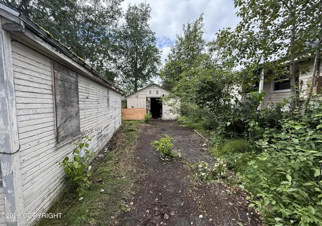 Photo 4 of Sale Pending at 3508 Willow St, Anchorage, AK 99517 | MLS# 26-6524 | Listing updated on 2026-07-27