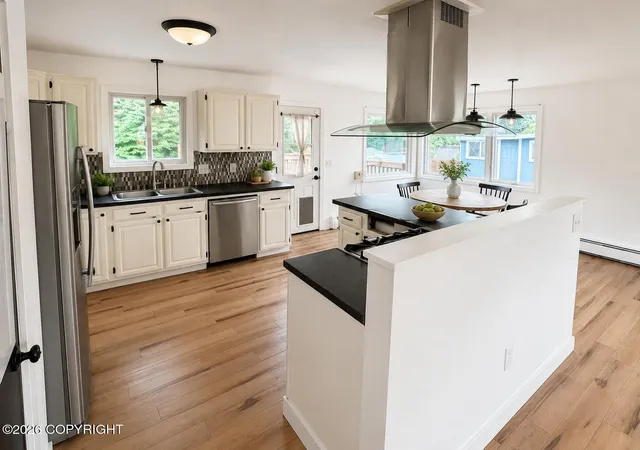 Photo 4 of Sale Pending at 2928 Ambergate Dr, Anchorage, AK 99504 | MLS# 26-7254 | Listing updated on 2026-08-21