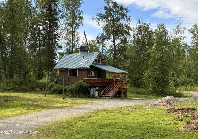 Homes for sale in Talkeetna, AK | 21148 E Alatna Rd, Talkeetna, AK 99676 | MLS# 26-7831