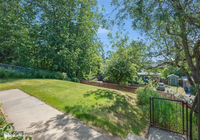 3rd image of 460 Vista Glen Ct, Anchorage, AK 99501 | MLS# 26-7315