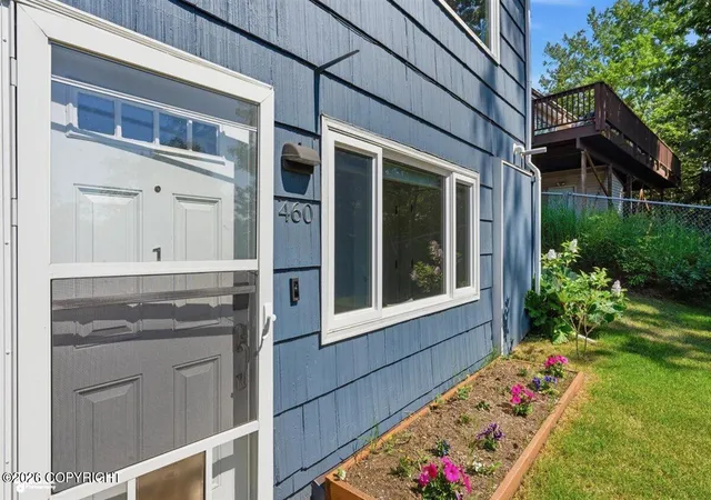 4th image of 460 Vista Glen Ct, Anchorage, AK 99501 | MLS# 26-7315