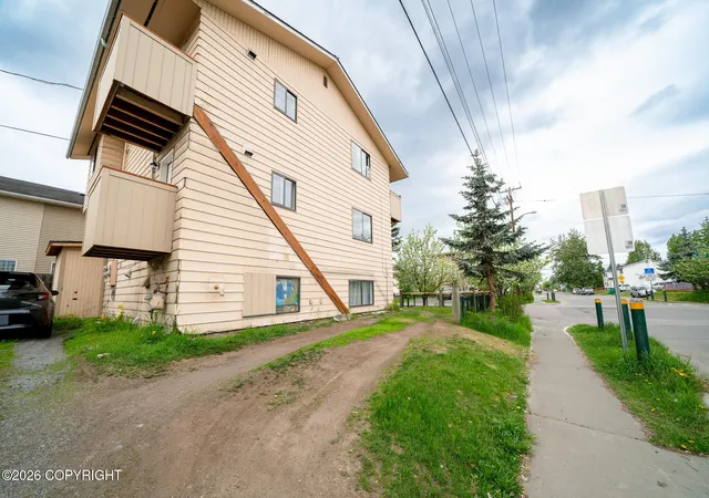 5th image of 241 N Park St, Anchorage, AK 99508 | MLS# 26-7102