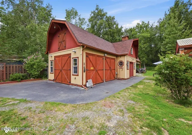Photo 3 of Single family home for sale at 911 E Fairview Loop, Wasilla, AK 99654 | MLS# 26-7902 | Listing updated on 2026-09-02