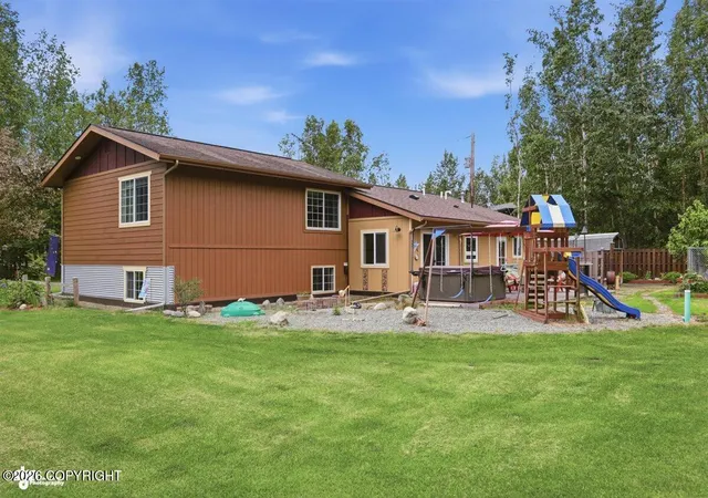 Photo 2 of Single family home for sale at 911 E Fairview Loop, Wasilla, AK 99654 | MLS# 26-7902 | Listing updated on 2026-09-02