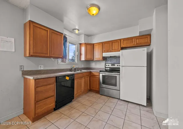 3rd image of 526 N Hoyt St, Anchorage, AK 99508 | MLS# 26-7335