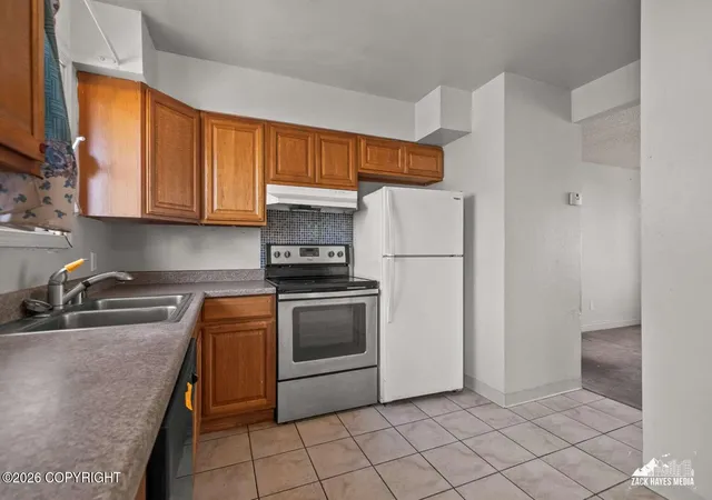 4th image of 526 N Hoyt St, Anchorage, AK 99508 | MLS# 26-7335