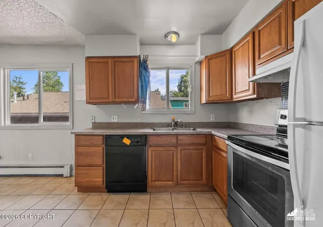 5th image of 526 N Hoyt St, Anchorage, AK 99508 | MLS# 26-7335