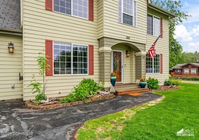 3rd image of 636 Timberlane Cir, Anchorage, AK 99515 | MLS# 26-7397