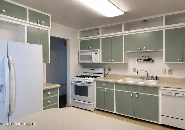 4th image of 4447 E 6Th Ave, Anchorage, AK 99508 | MLS# 26-8061