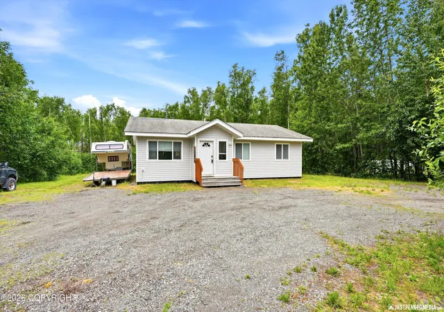 Homes for sale in Wasilla, AK | 7500 S Fiskari Dr, Wasilla, AK 99623 | MLS# 26-7438