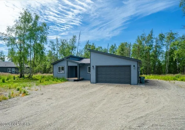 Photo 3 of Single family home for sale at 8089 W Aurora Hts Loop, Wasilla, AK 99623 | MLS# 26-8929 | Listing updated on 2026-08-28