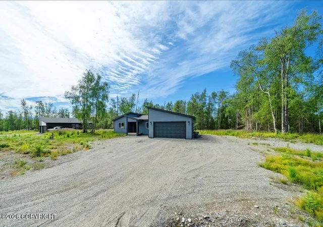 Photo 4 of Single family home for sale at 8089 W Aurora Hts Loop, Wasilla, AK 99623 | MLS# 26-8929 | Listing updated on 2026-08-28