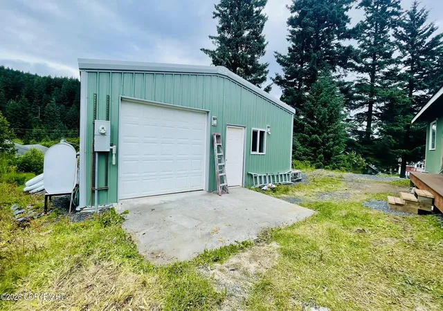 Photo 5 of Single family home for sale at 1617 Lynden Way, Kodiak, AK 99615 | MLS# 26-7725 | Listing updated on 2026-08-26