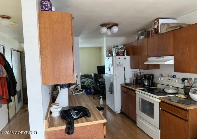 Photo 4 of Sale Pending at 925 E 45th Court, Anchorage, AK 99503 | MLS# 26-7713 | Listing updated on 2026-07-30