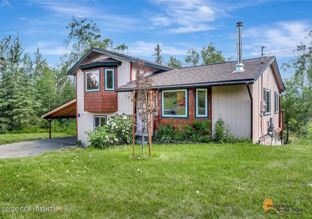 Photo 3 of Single family home for sale at 3325 N Sparrow Ct, Palmer, AK 99645 | MLS# 26-8082 | Listing updated on 2026-08-28