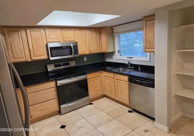 Homes for sale in Anchorage, AK | 927 Juneau St #6, Anchorage, AK 99501 | MLS# 26-8597