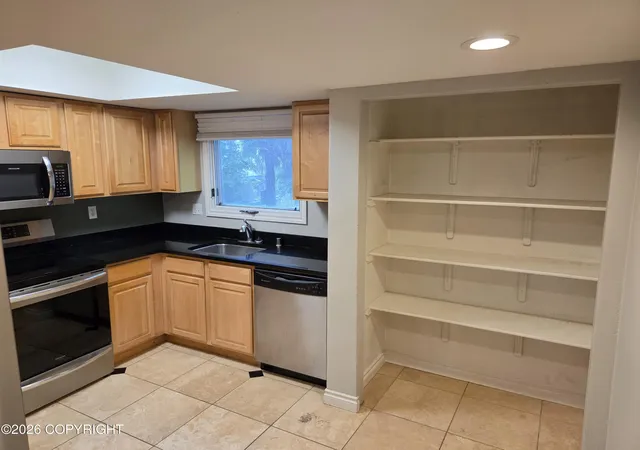 Homes for sale in Anchorage, AK | 927 Juneau St #6, Anchorage, AK 99501 | MLS# 26-8597