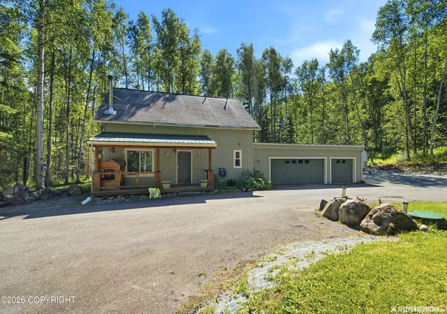 Homes for sale in Chugiak, AK | 20128 Chugach Park Dr, Chugiak, AK 99567 | MLS# 26-8163