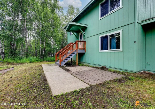 Photo 2 of Single family home for sale at 1050 E Onyx Cir, Wasilla, AK 99654 | MLS# 26-8489 | Listing updated on 2026-08-28