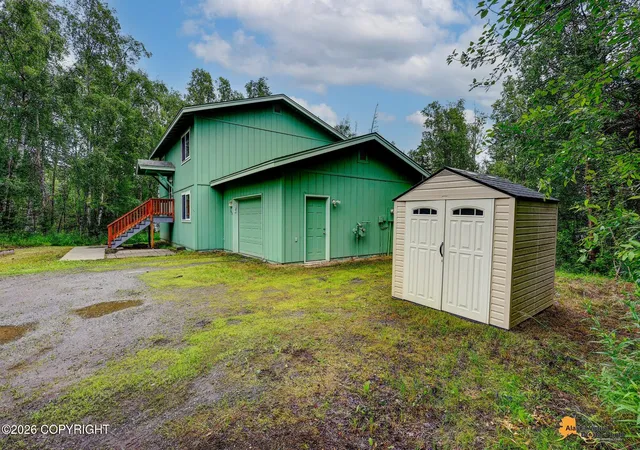 Photo 2 of Single family home for sale at 1050 E Onyx Cir, Wasilla, AK 99654 | MLS# 26-8489 | Listing updated on 2026-08-28