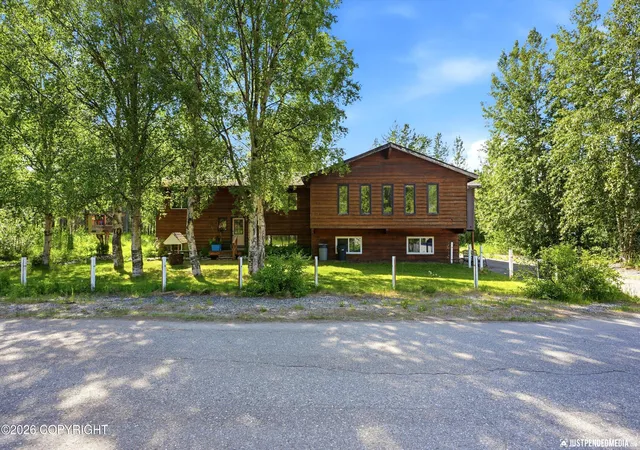 Photo 2 of Sale Pending at 1100 N Pinion Dr, Wasilla, AK 99654 | MLS# 26-8394 | Listing updated on 2026-08-19