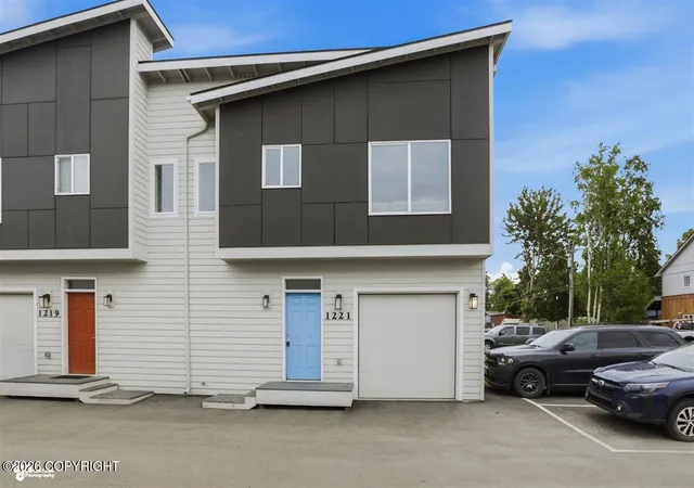 Homes for sale in Anchorage, AK | 1221 E 16th Ave, Anchorage, AK 99501 | MLS# 26-8444