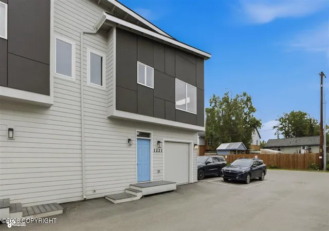 Homes for sale in Anchorage, AK | 1221 E 16th Ave, Anchorage, AK 99501 | MLS# 26-8444