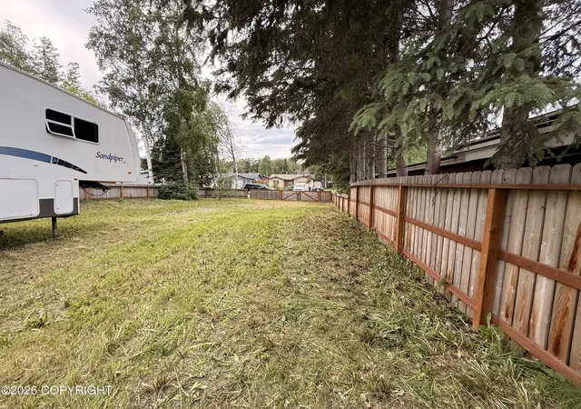 4th image of 8039 Wilcox St, Anchorage, AK 99502 | MLS# 26-8313