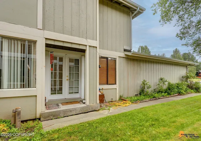 Photo 3 of Single family home for sale at 3615 Alamosa Dr, Anchorage, AK 99502 | MLS# 26-9125 | Listing updated on 2026-08-31