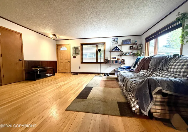 Photo 2 of Sale Pending at 8317 Seaview St, Anchorage, AK 99502 | MLS# 26-8510 | Listing updated on 2026-07-11