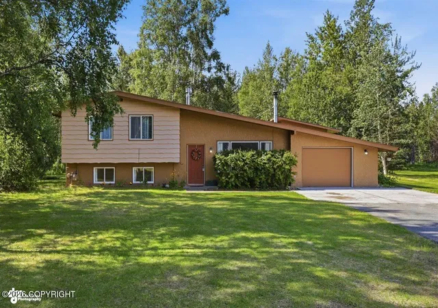 Photo 1 of Sale Pending at 880 S Iris Cir, Palmer, AK 99645 | MLS# 26-9436 | Listing updated on 2026-09-03