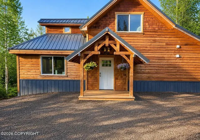 Photo 3 of Single family home for sale at 25465 S Wolf Trak Rd, Talkeetna, AK 99676 | MLS# 26-8557 | Listing updated on 2026-08-18