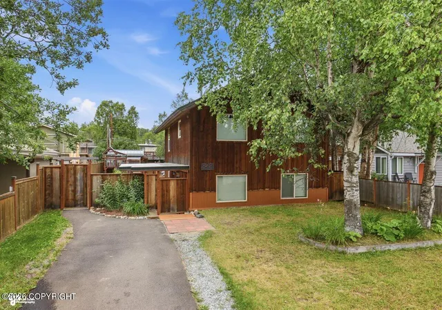 36th image of 833 W 20th Ave, Anchorage, AK 99503 | MLS# 26-8536