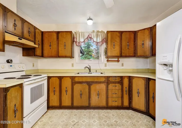 Photo 4 of Single family home for sale at 1915 Rosemary St, Anchorage, AK 99508 | MLS# 26-8798 | Listing updated on 2026-09-13