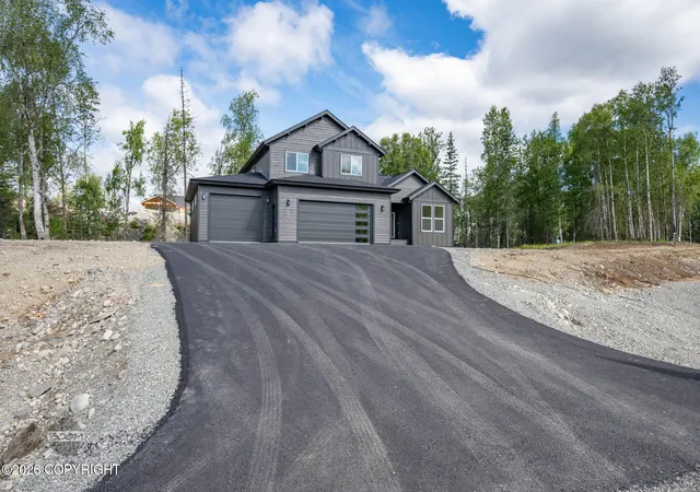 Photo 3 of Single family home for sale at 3081 W Kale Cir, Wasilla, AK 99623 | MLS# 26-9543 | Listing updated on 2026-09-08