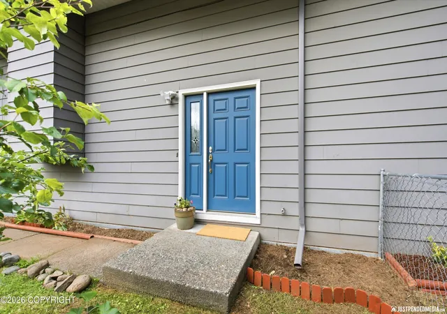 Photo 3 of Single family home for sale at 727 Norman St, Anchorage, AK 99504 | MLS# 26-10620 | Listing updated on 2026-09-29
