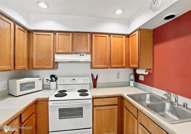 Photo 5 of Condo for sale at 9241 Blackberry St #1, Anchorage, AK 99502 | MLS# 26-8739 | Listing updated on 2026-09-05