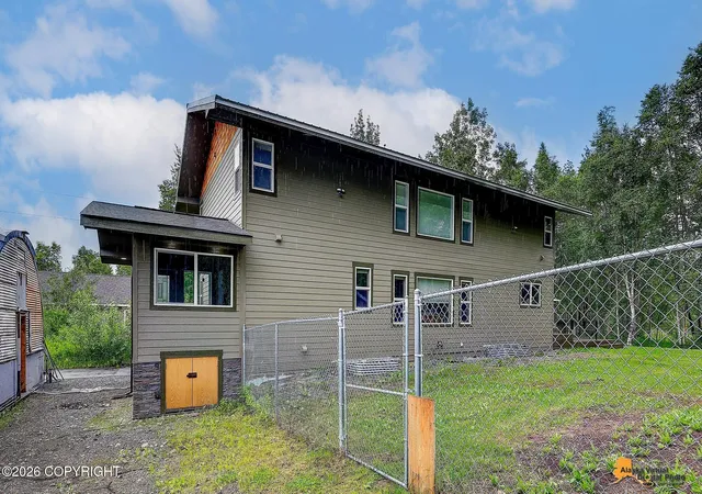 Photo 3 of Single family home for sale at 865 W Wilder Ave, Wasilla, AK 99654 | MLS# 26-9113 | Listing updated on 2026-08-27