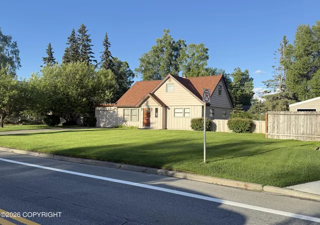Photo 2 of Single family home for sale at 2615 Turnagain Pkwy, Anchorage, AK 99517 | MLS# 26-8811 | Listing updated on 2026-10-01