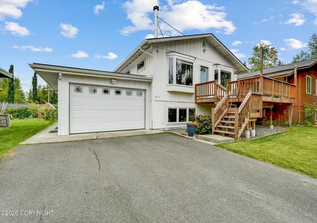 Photo 3 of Sale Pending at 2925 Kimberlie Ct, Anchorage, AK 99508 | MLS# 26-10680 | Listing updated on 2026-09-30