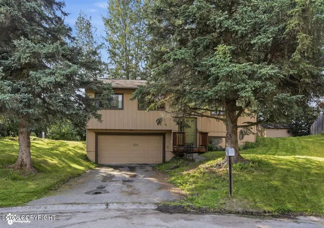 Photo 1 of Single family home for sale at 924 Norman St, Anchorage, AK 99504 | MLS# 26-10216 | Listing updated on 2026-09-06