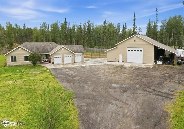 Photo 1 of Single family home for sale at 305 Hutto St, Kenai, AK 99611 | MLS# 26-9442 | Listing updated on 2026-08-29