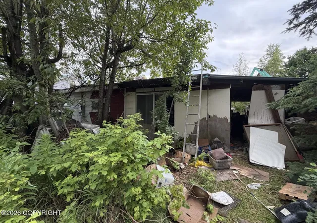 Photo 3 of Sale Pending at 4003 Lois Dr, Anchorage, AK 99517 | MLS# 26-9241 | Listing updated on 2026-08-25